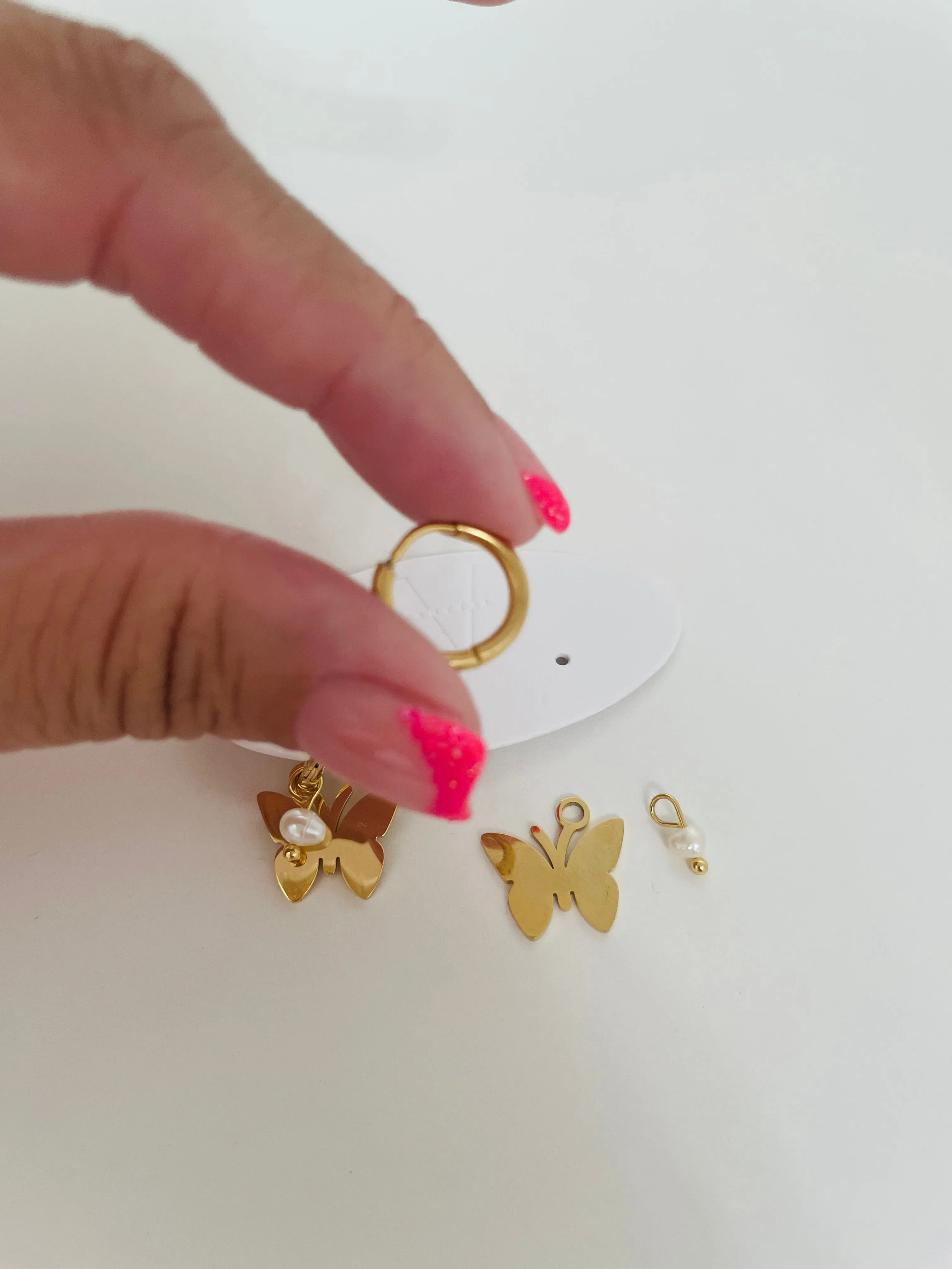 Aros de Mariposa Dorados | Estilo Chic y Sofisticado
