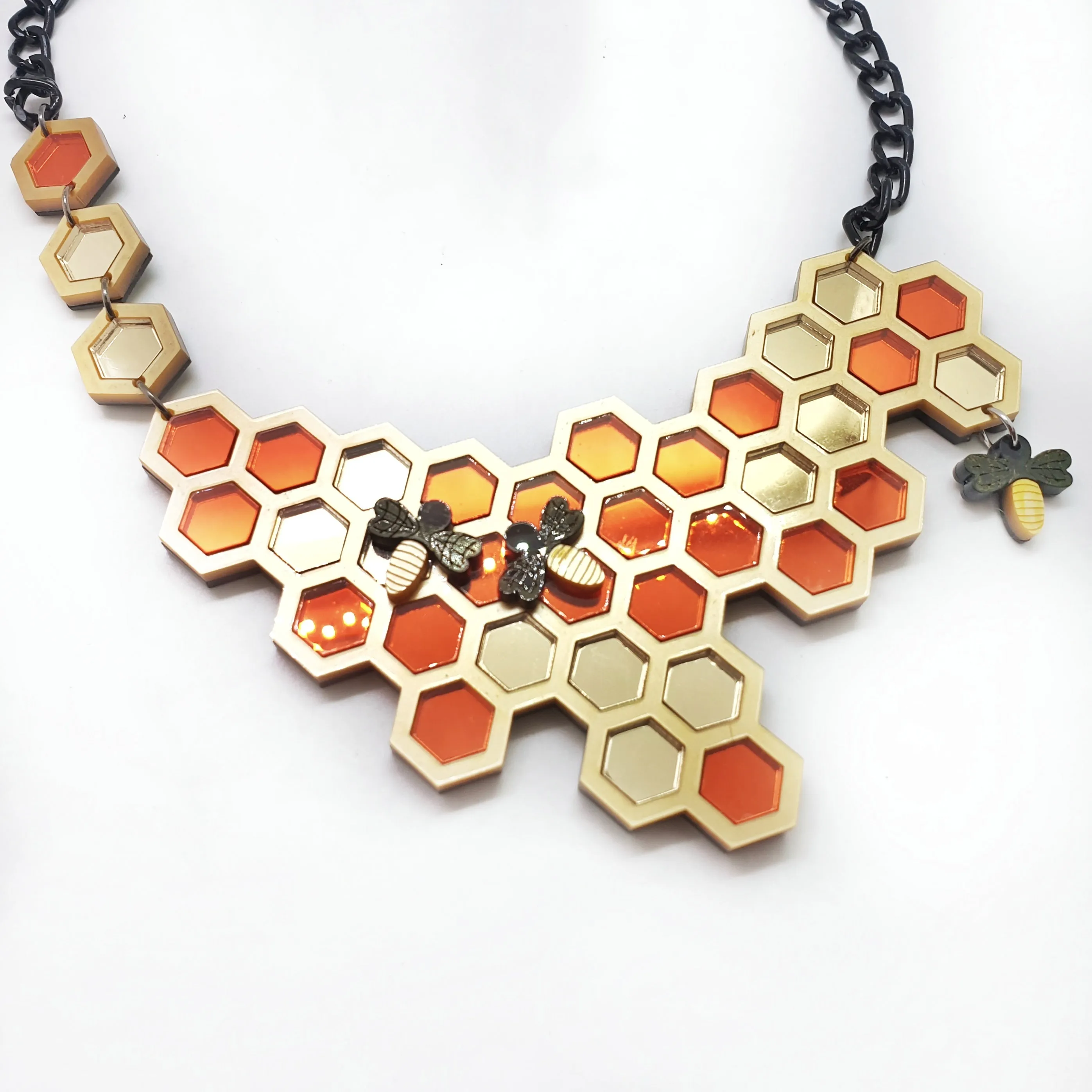 Collana décolleté miele e api