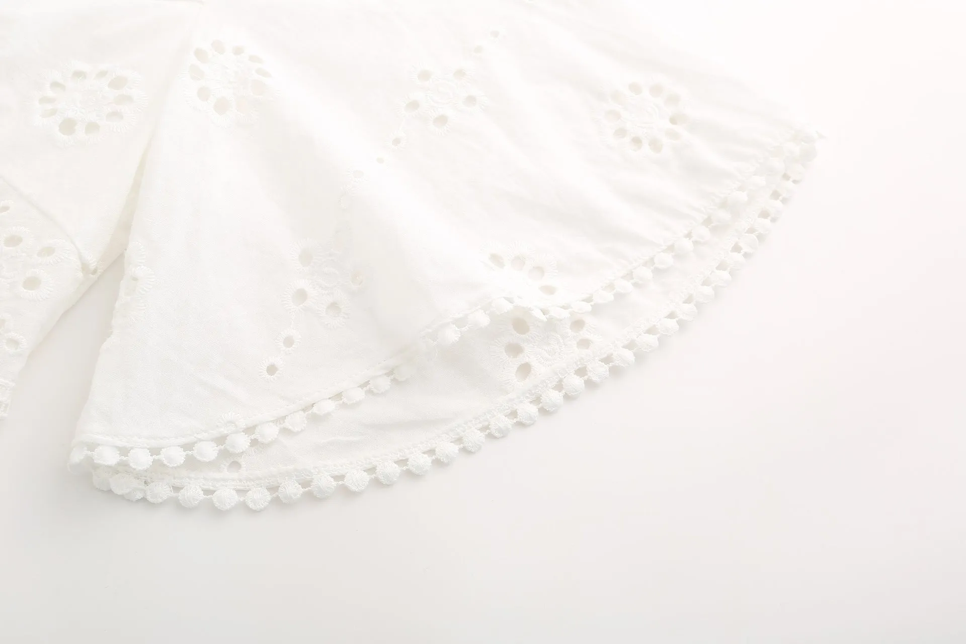 Vestido Curto Branco Renda Lese Manga Ampla